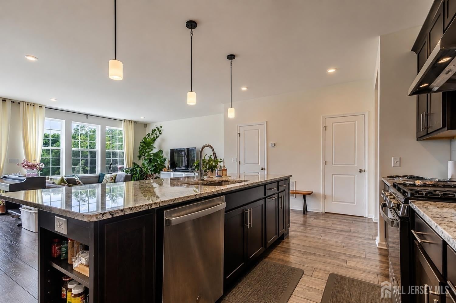 3305 Charleston Drive – photo 4