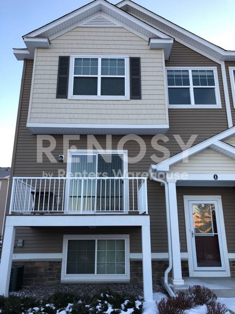 9580 Madison Dr Apt 1 Chanhassen, MN 55317 – photo 1