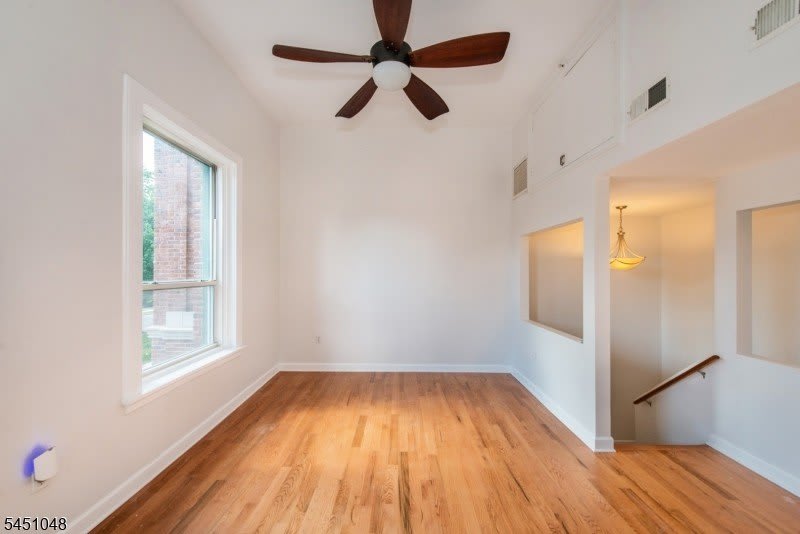 15 Glenridge Ave – photo 2