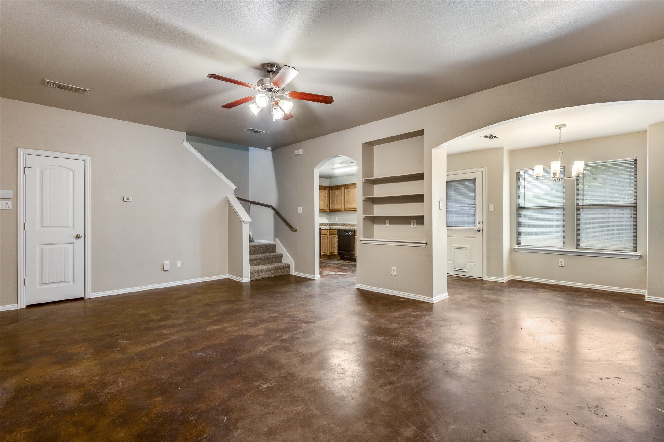 606 E College Street – photo 4