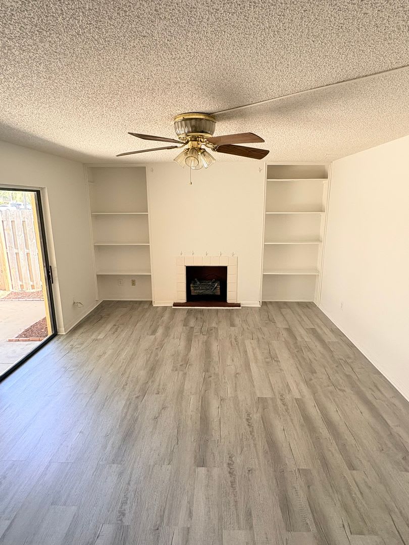 *NEWLY RENOVATED!* MUST SEE – photo 1