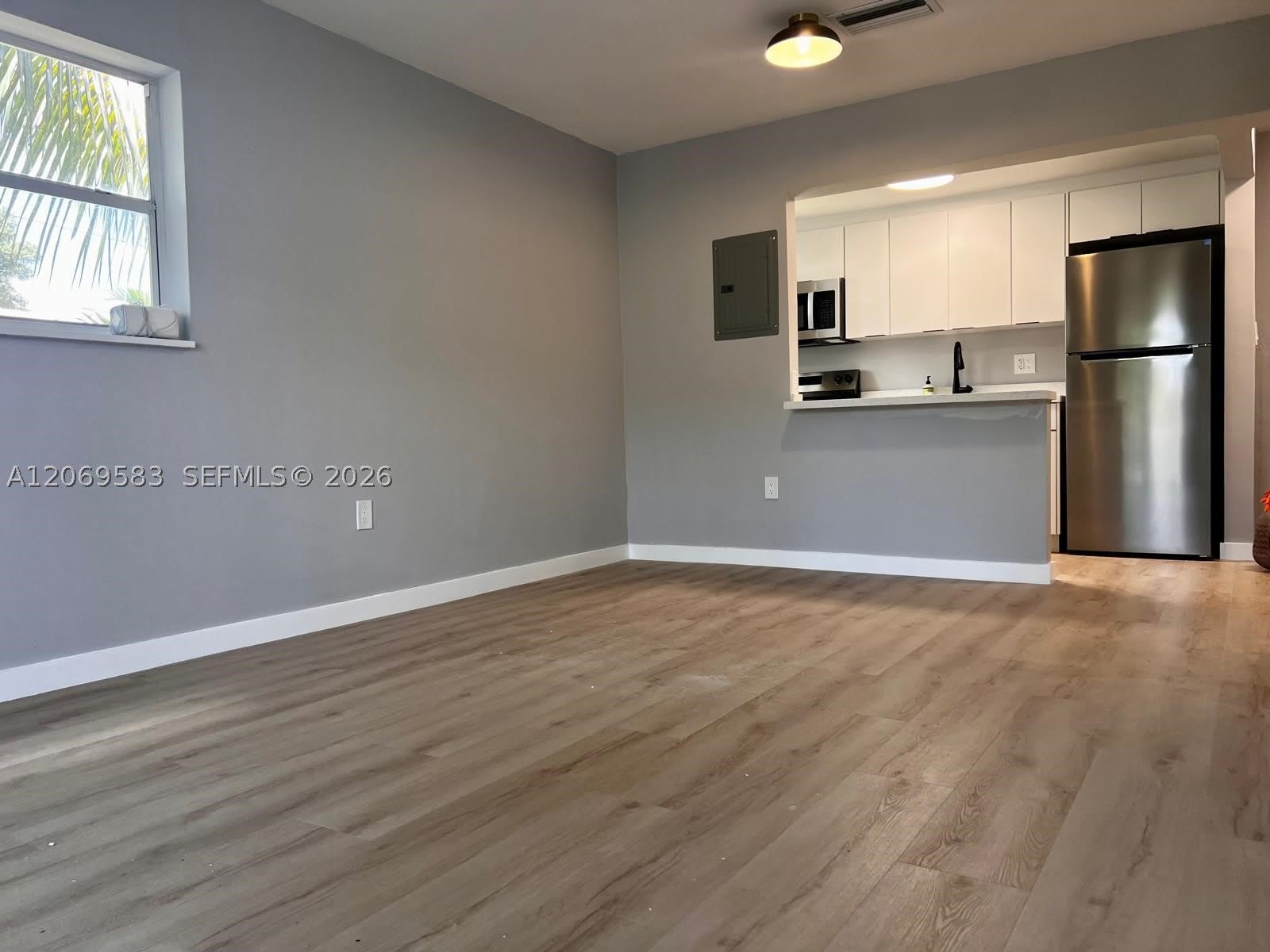 7820 NE Bayshore Ct – photo 5