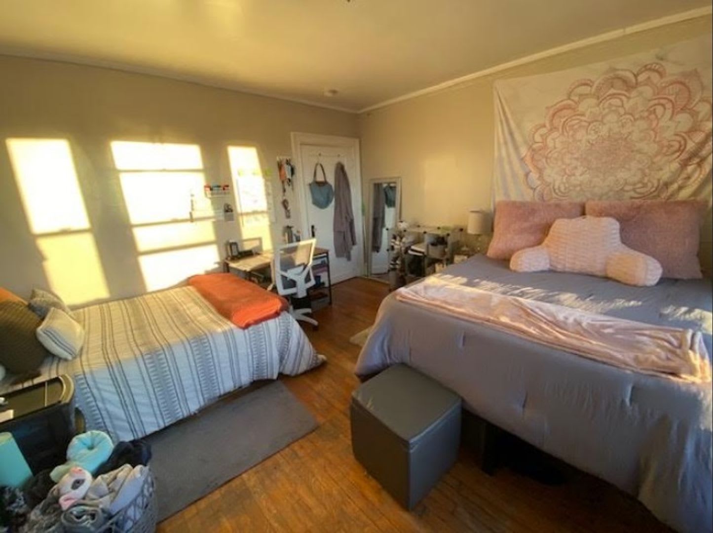 Charming 3 Bedroom-No Broker Fee – photo 1