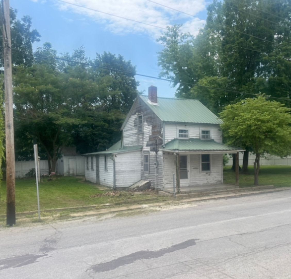 Historic Downtown! $390 Month / $900 Down – photo 2