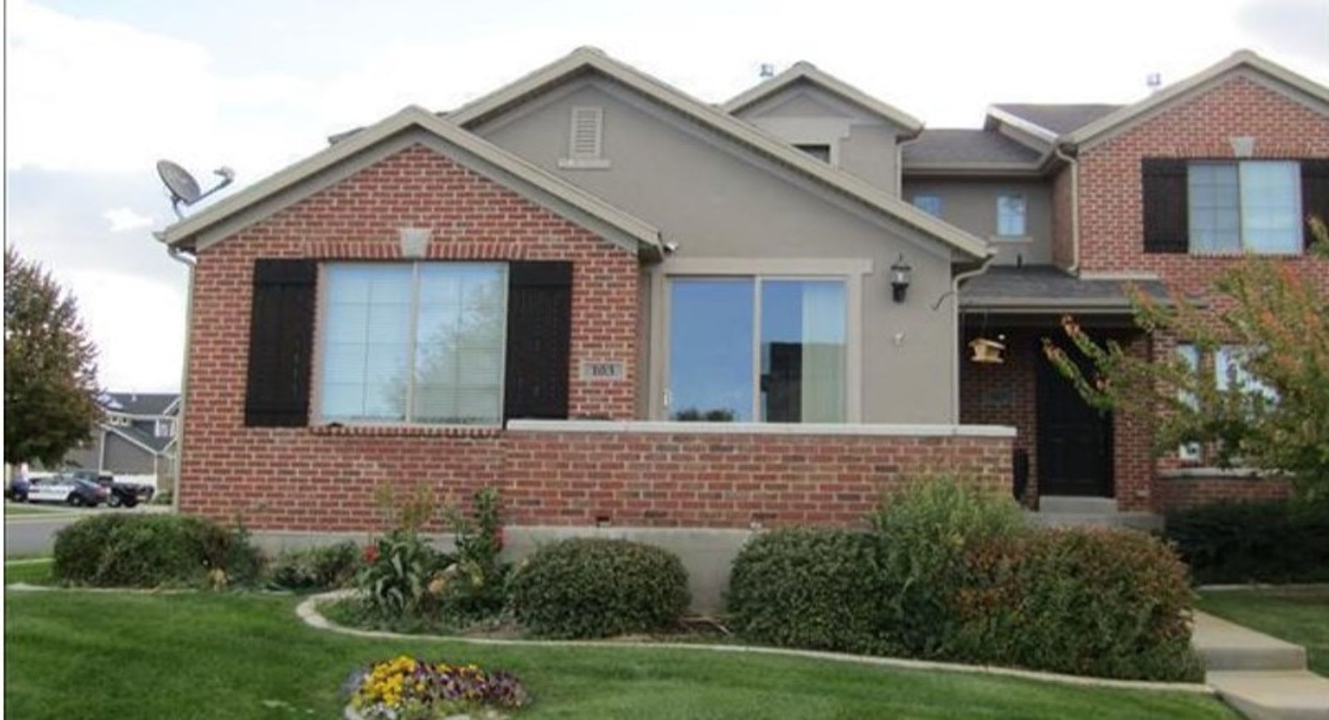Spacious 3-Bedroom Corner Lot Townhome in West Point – photo 1