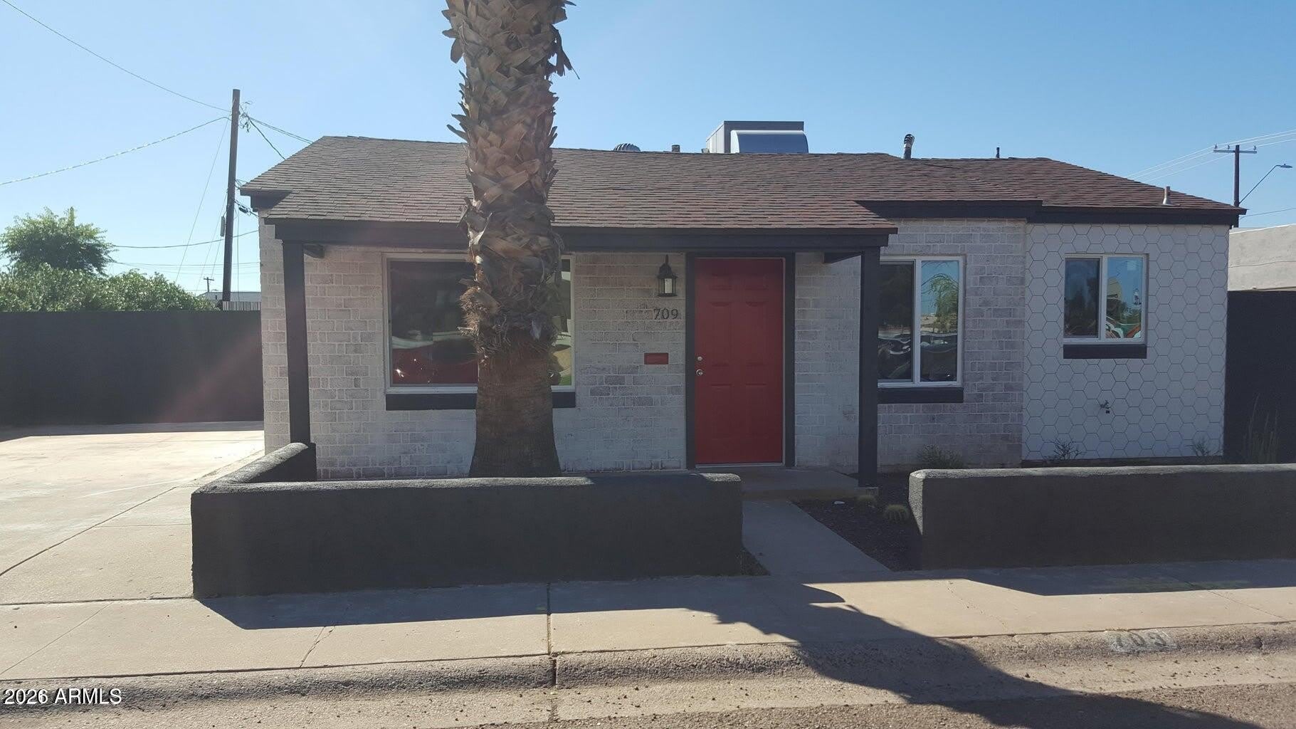 709 E WELDON Avenue – photo 1