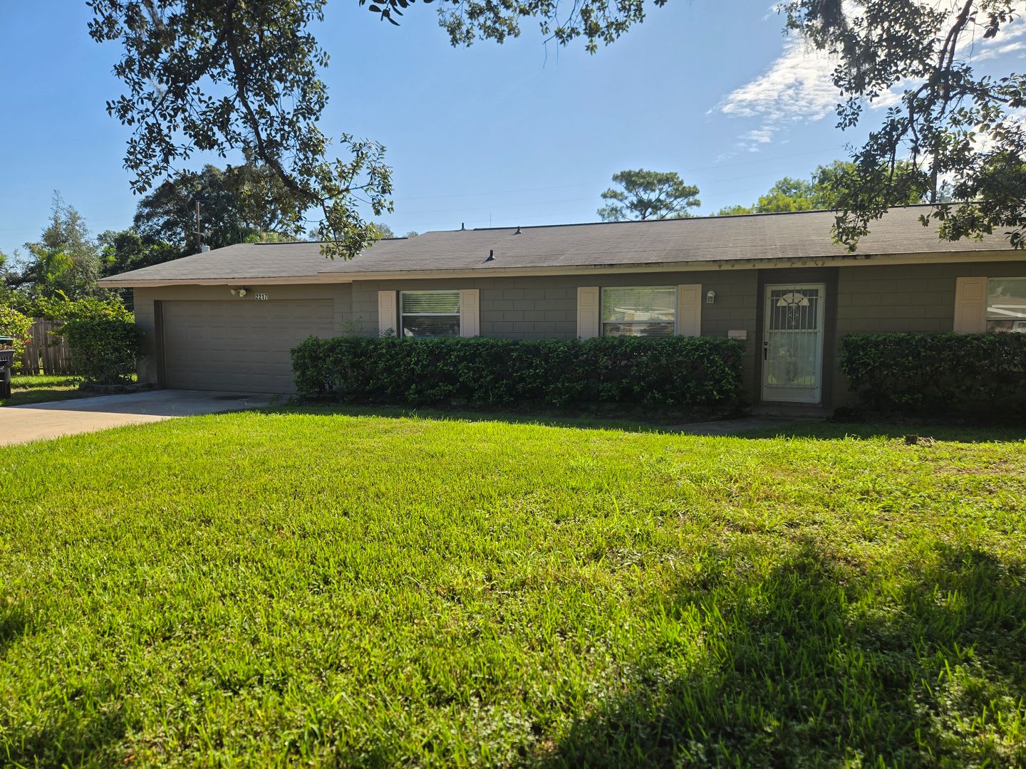 3 BEDROOM TO 2 BATH SPACIOUS HOME WITH OVERSIZED GARAGE – photo 3