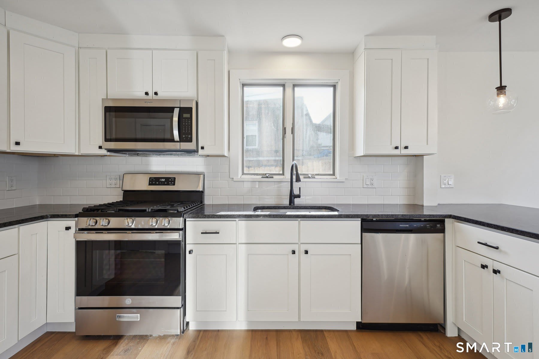 21 Soundview Avenue – photo 4