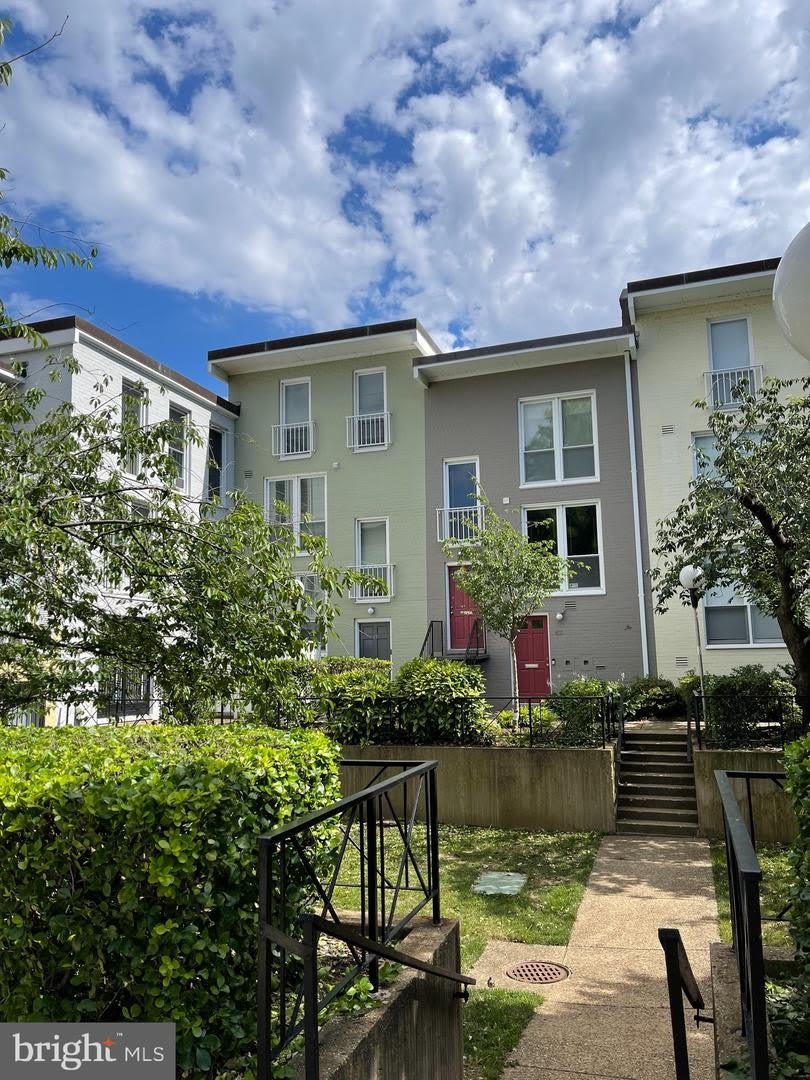 61 G ST SW #B – photo 2