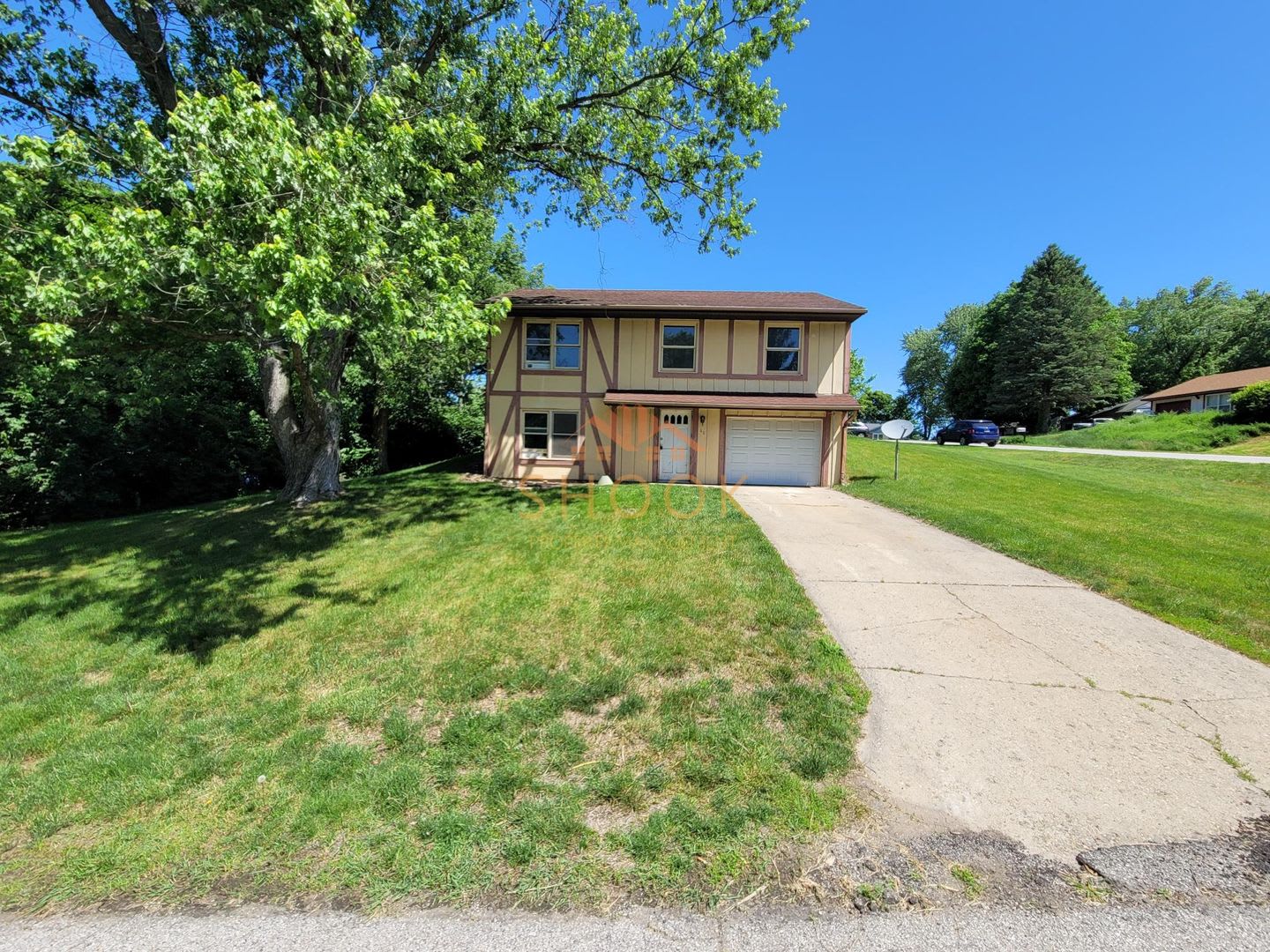 3Br 2Ba Bi Level On Lafayette S South Side – photo 2