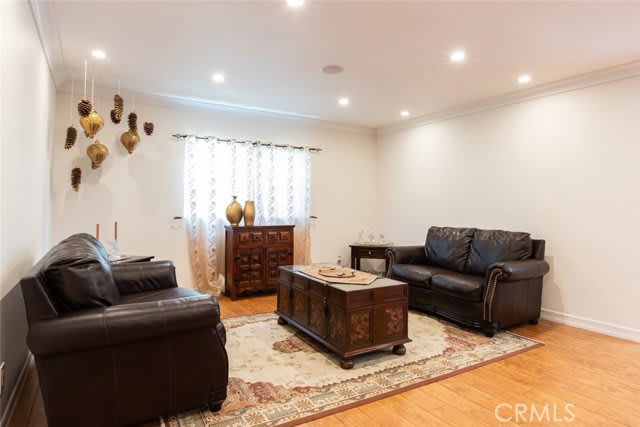 336 West Lexington Drive – photo 5