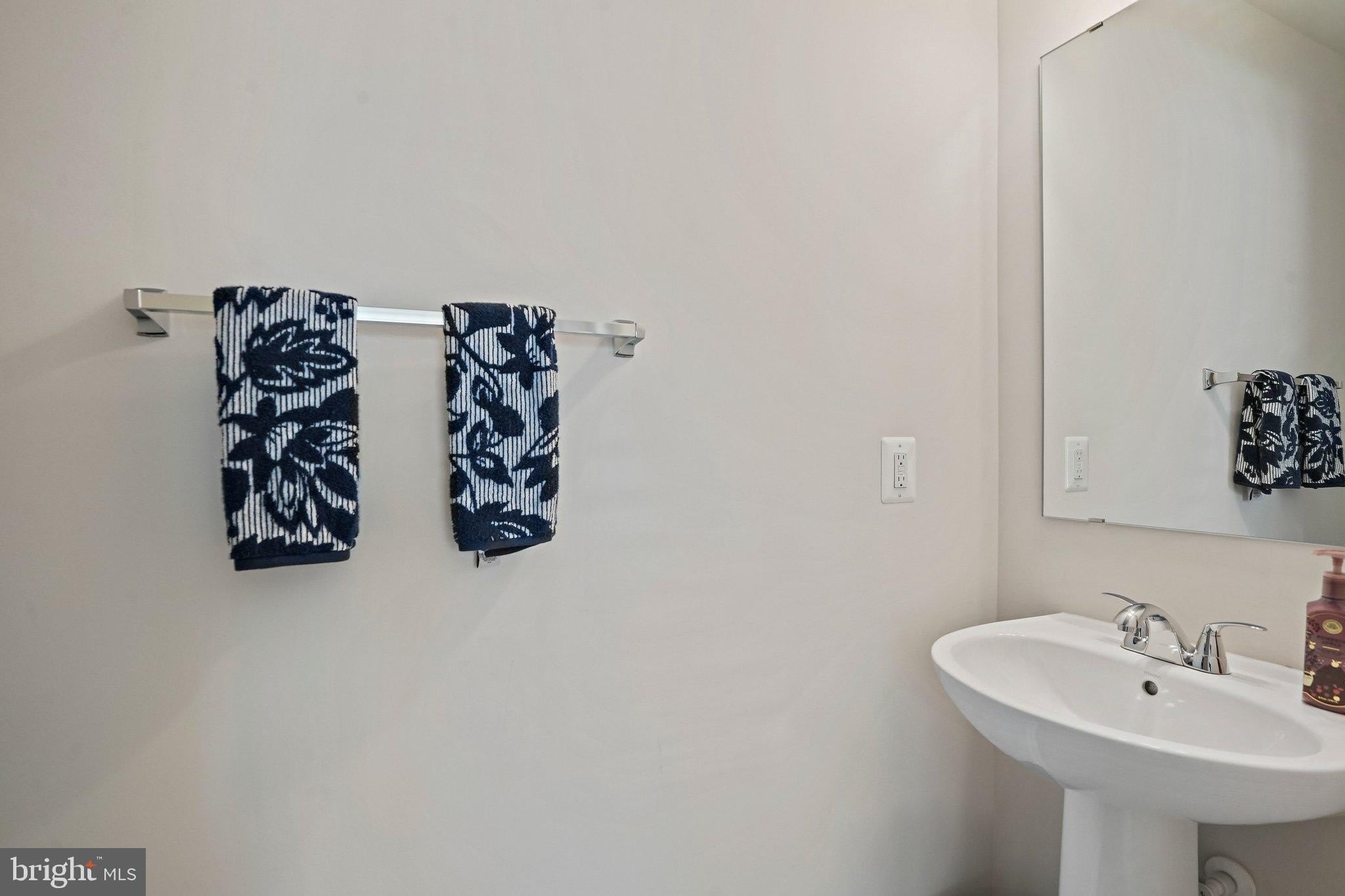 3443 CARNABY Street – photo 3