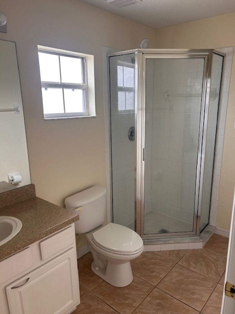 CUTE! 1 BEDROOM / 1 BATH / 2 CAR GARAGE – photo 5