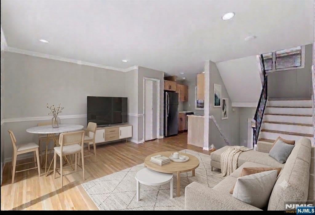 1 Coles Avenue – photo 2