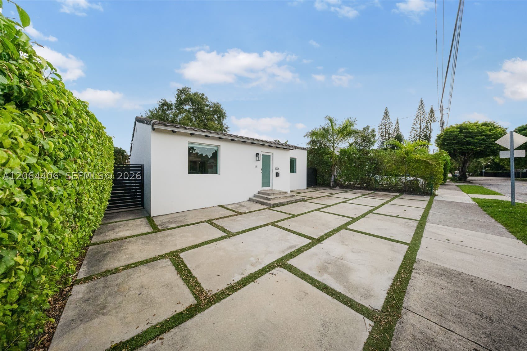 1935 SW 24th Ter – photo 3