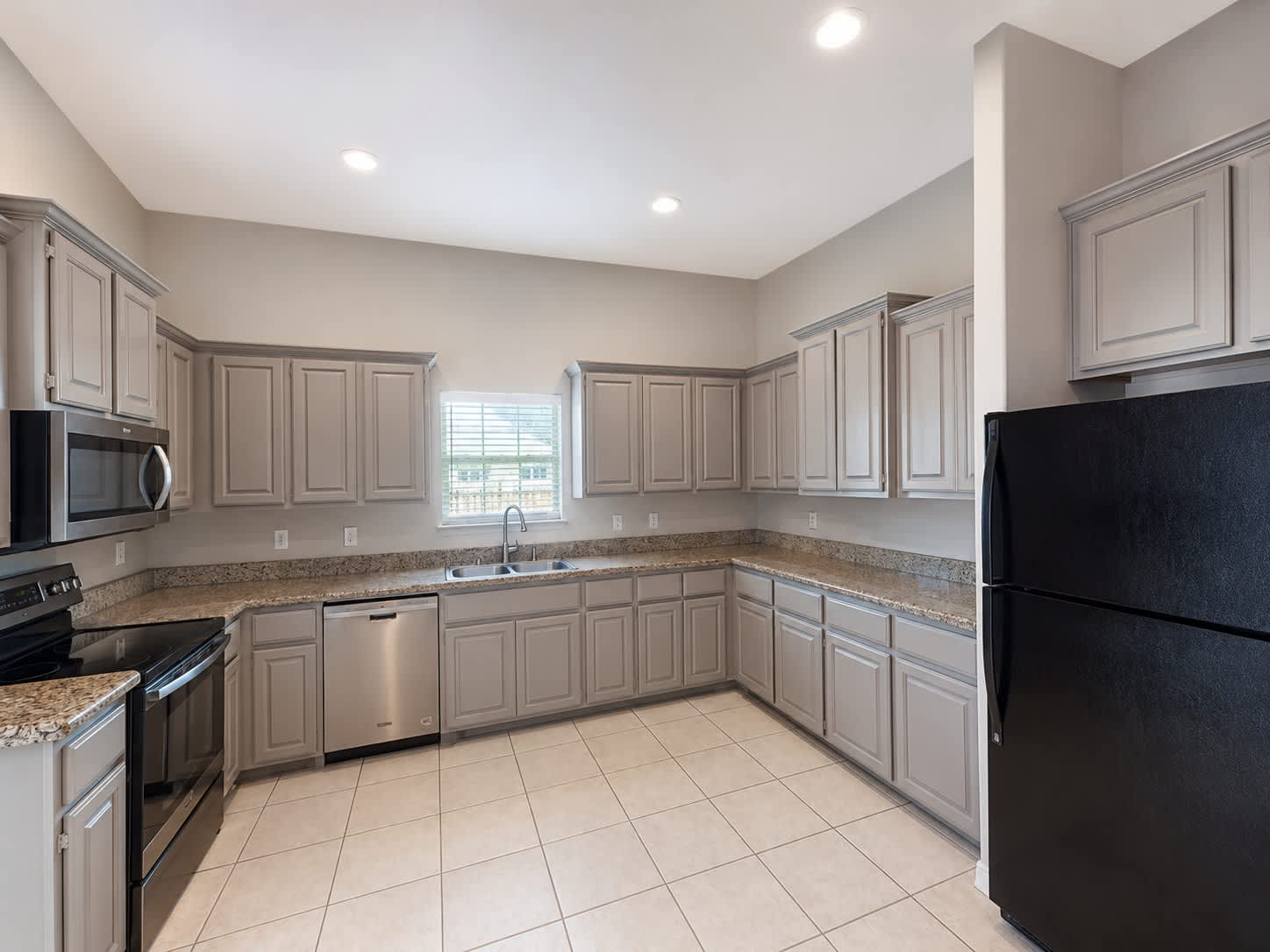 4704 Date Palm St – photo 2