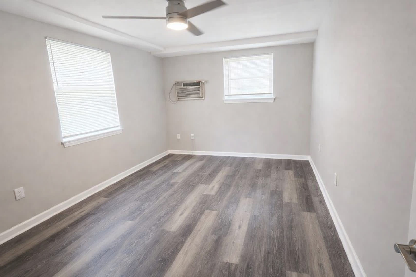 2026 Move In Special 500 Lease Signing Bonus Comfortable 2Br Condo With Easy Metro Access – photo 5