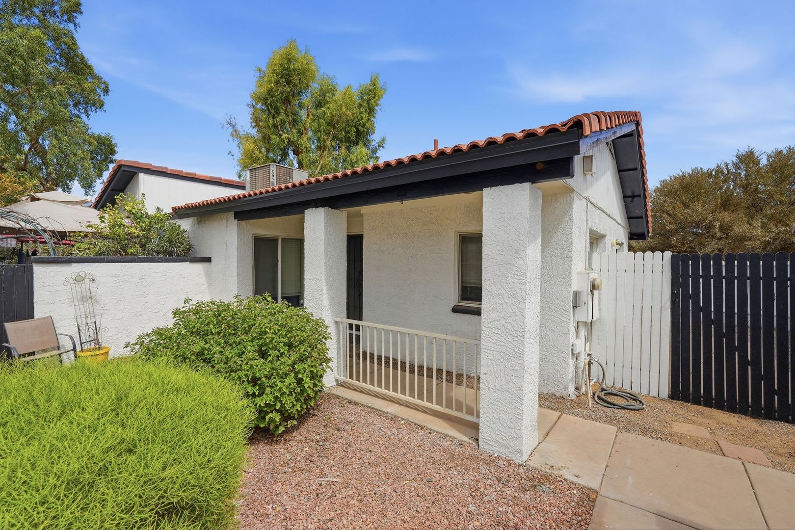 Beautiful townhome in North Phoenix central location – photo 1