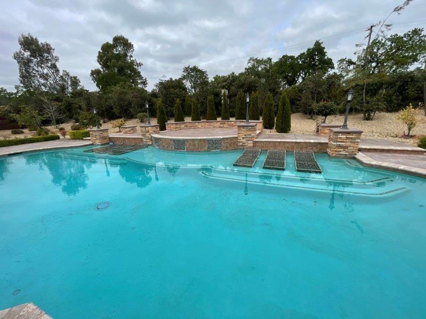 Absolutely Gorgeous Home in Desired Elk Grove Gated Community – photo 4