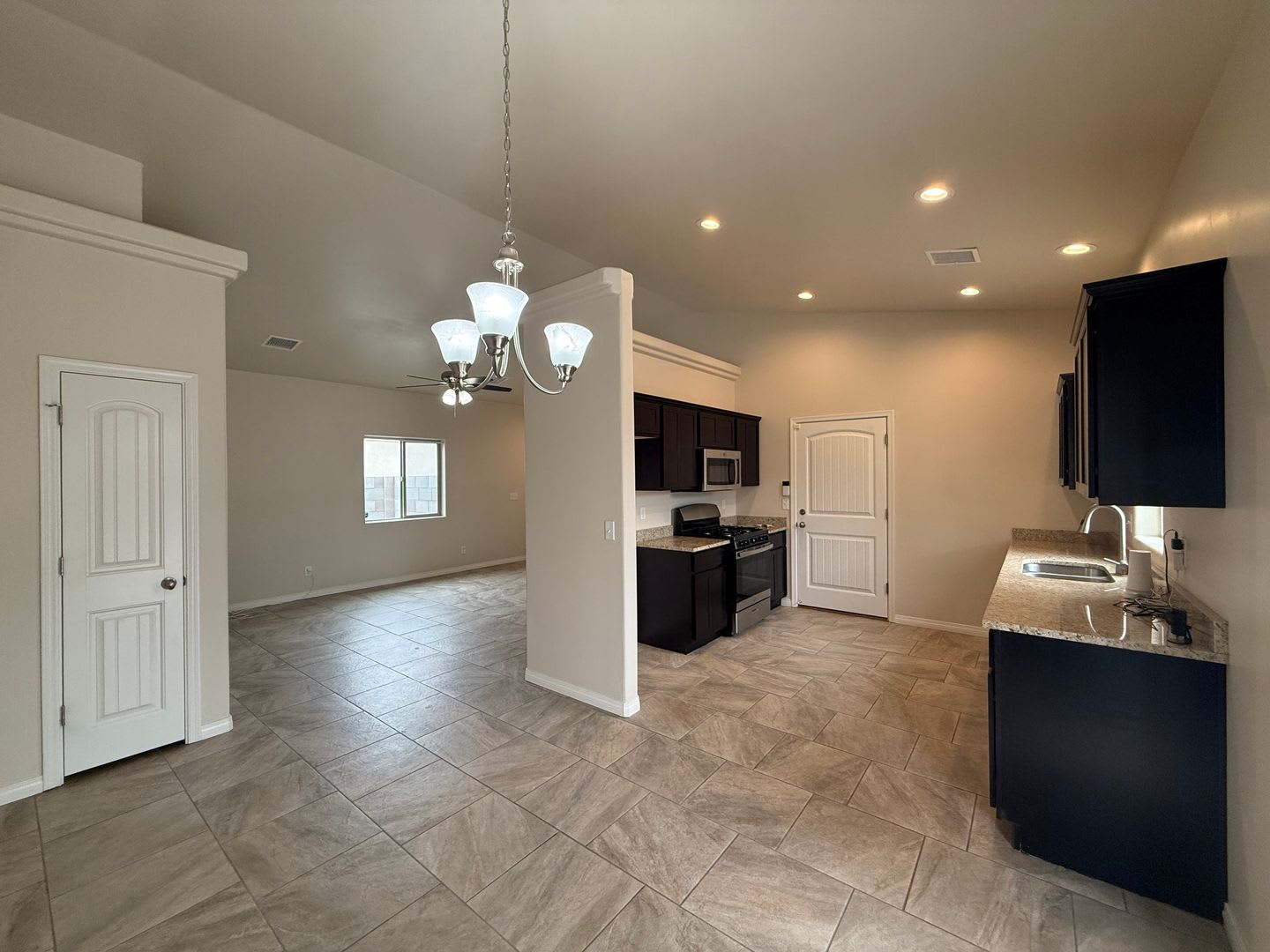 3 Bedroom 2 Bathroom Home – photo 4