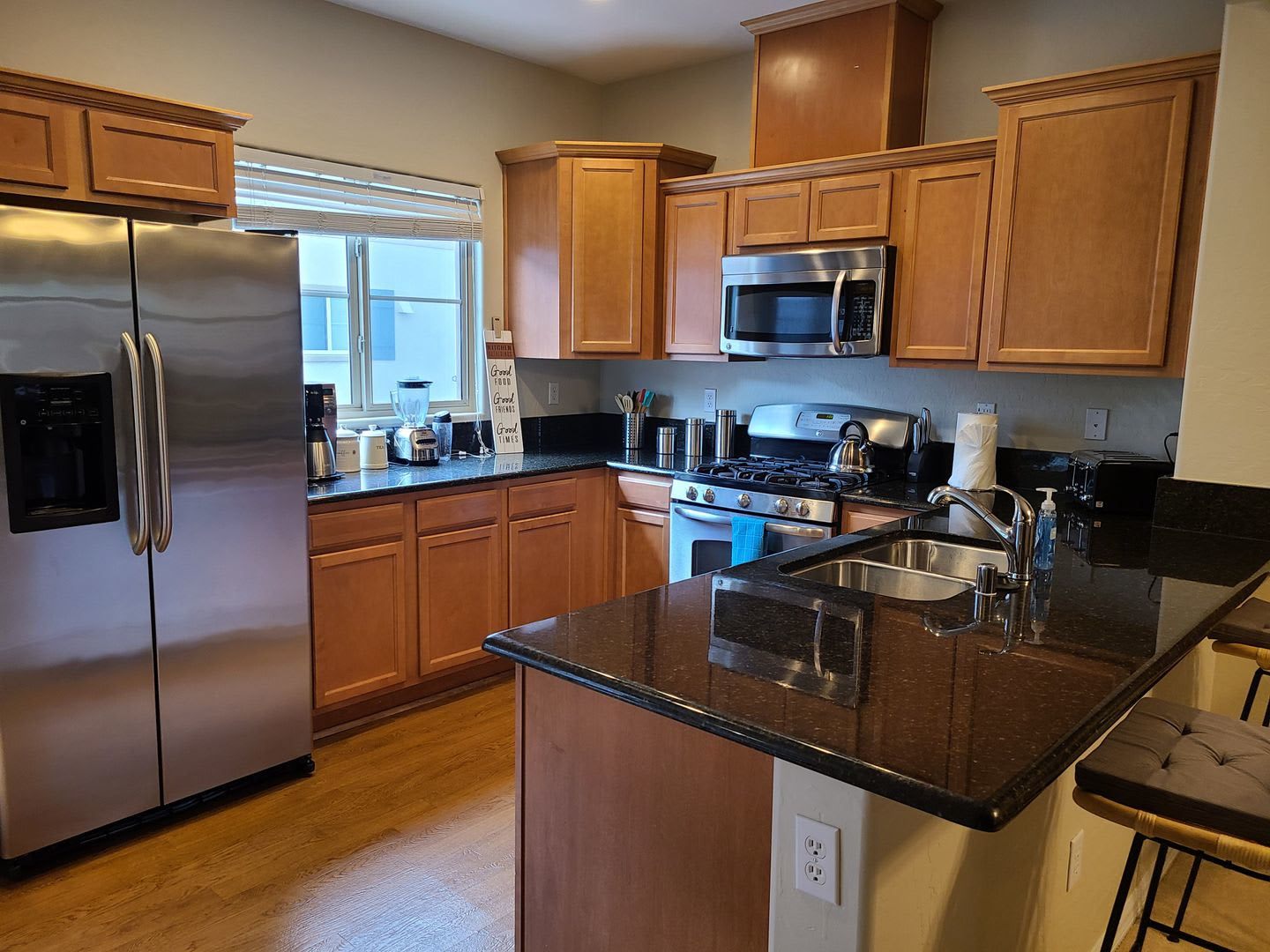 Fully Furnished 3 Bedrooms 2 Car Garage with Community Pool & Spa – photo 3