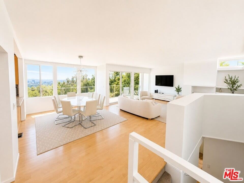 8376 Hollywood Blvd – photo 3