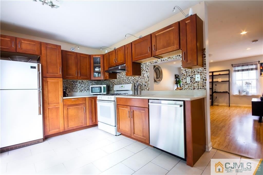123 Pear Tree Lane – photo 2
