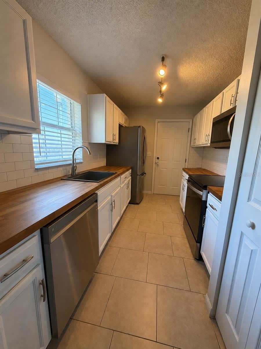 24 FELWOOD Lane – photo 3