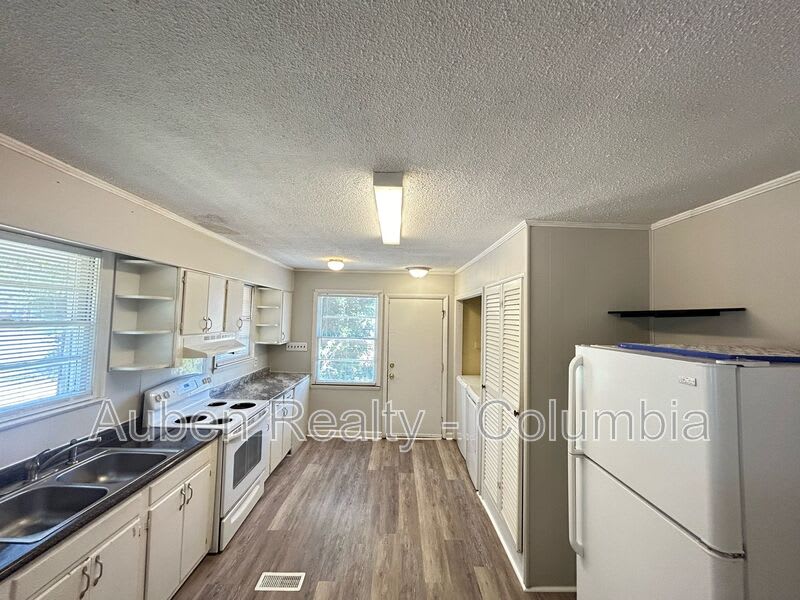 1414 S Kilbourne Rd – photo 2