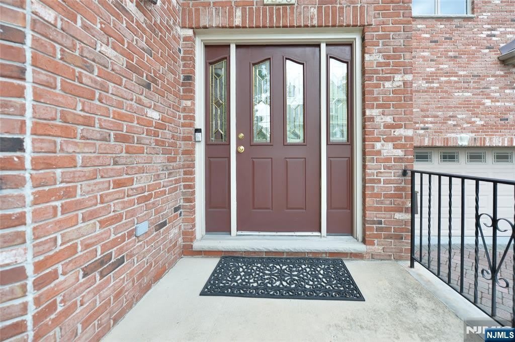 1056 Edgewood Lane – photo 2