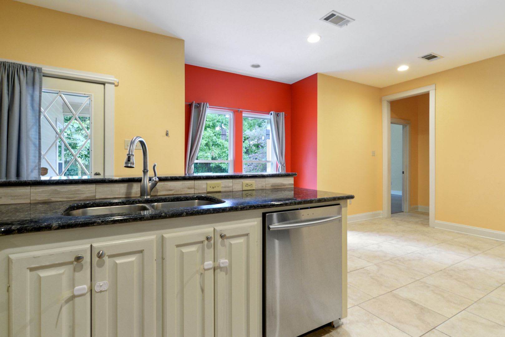 Newly Reduced Price! Nice 3 bedroom 2 bath home in Baton Rouge, LA. – photo 5