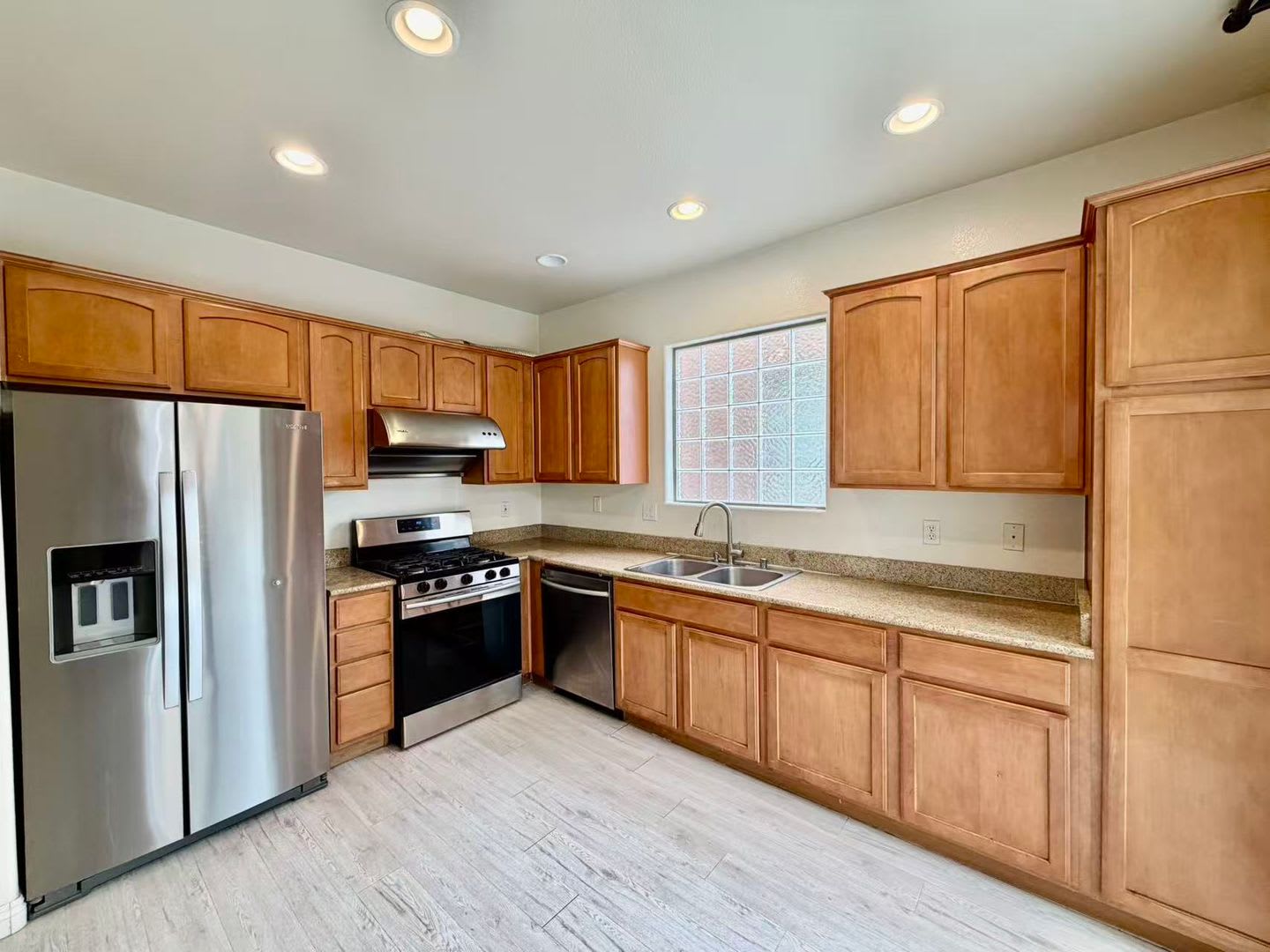 Spacious 4-Bedroom Home in Gated Community – Modern Comfort & Convenience! – photo 4