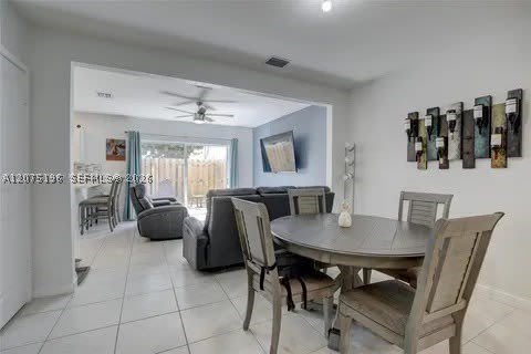 565 NE 5th Pl – photo 2
