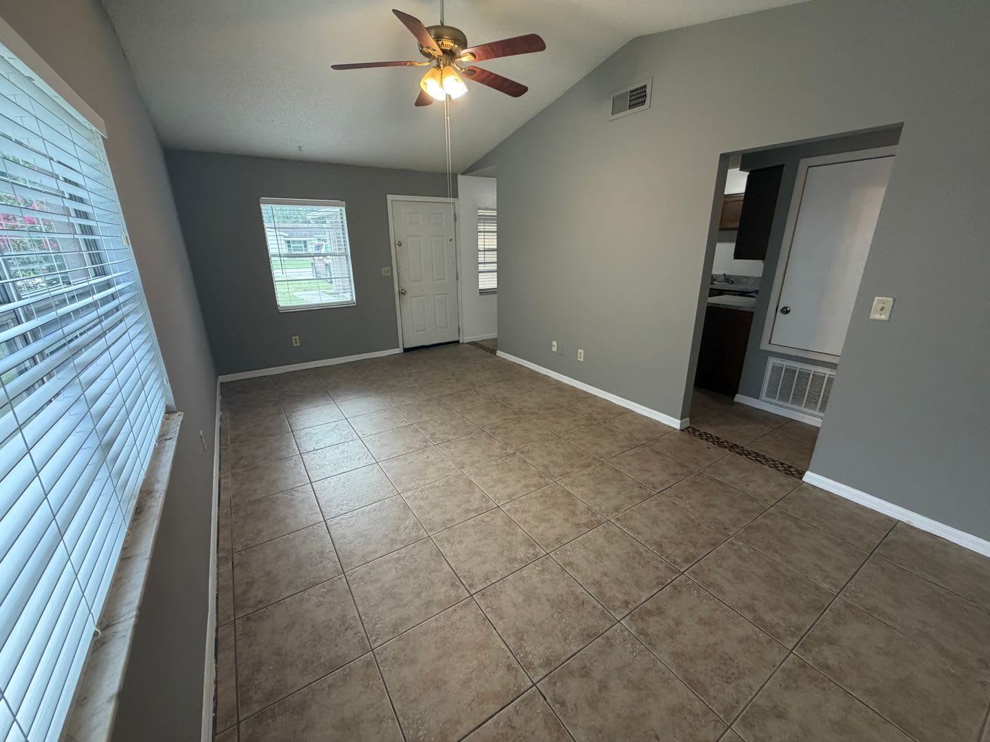 Charming Duplex In Sanford Move In Special 500 Off The First Month S Rent – photo 3