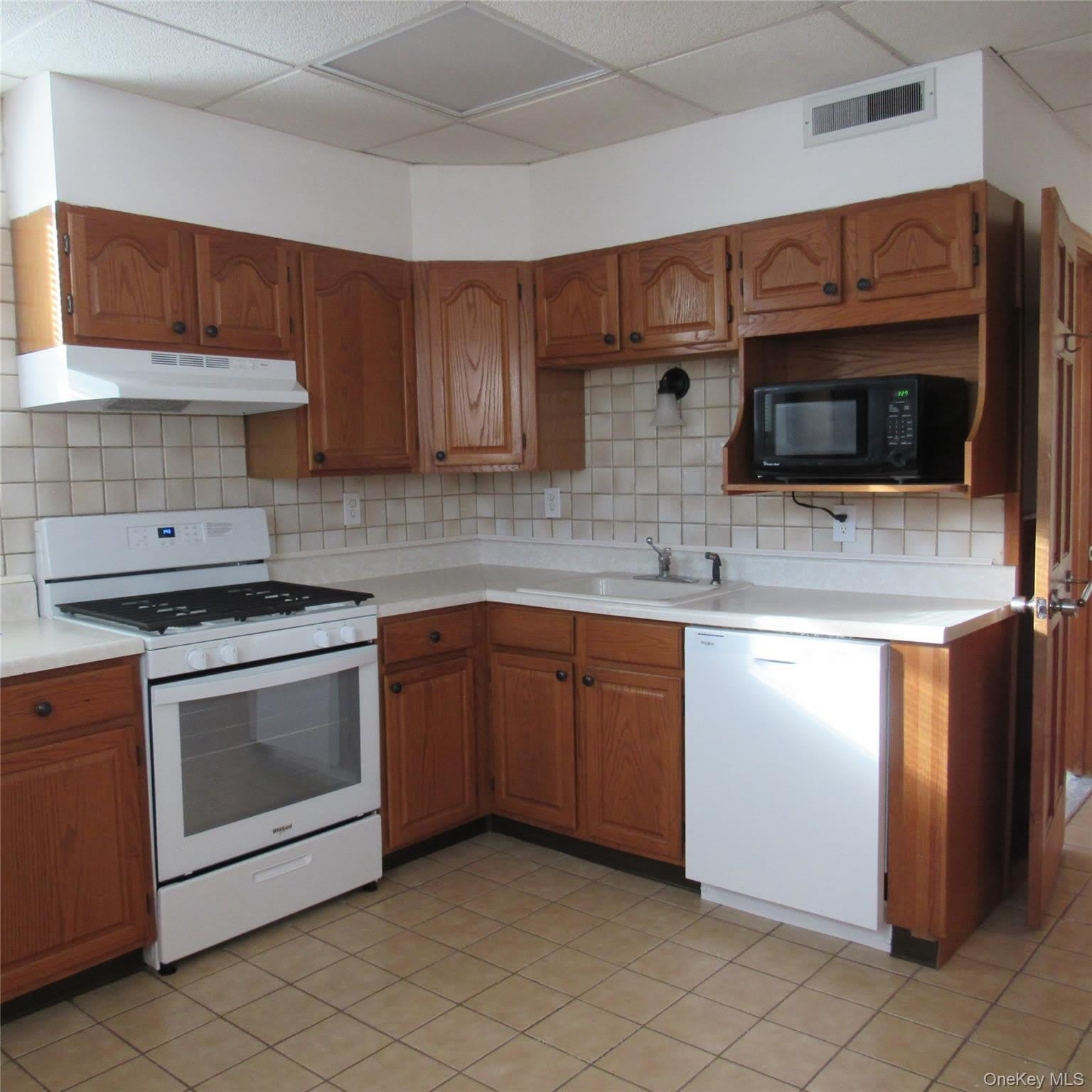 35 Taylor Avenue – photo 5