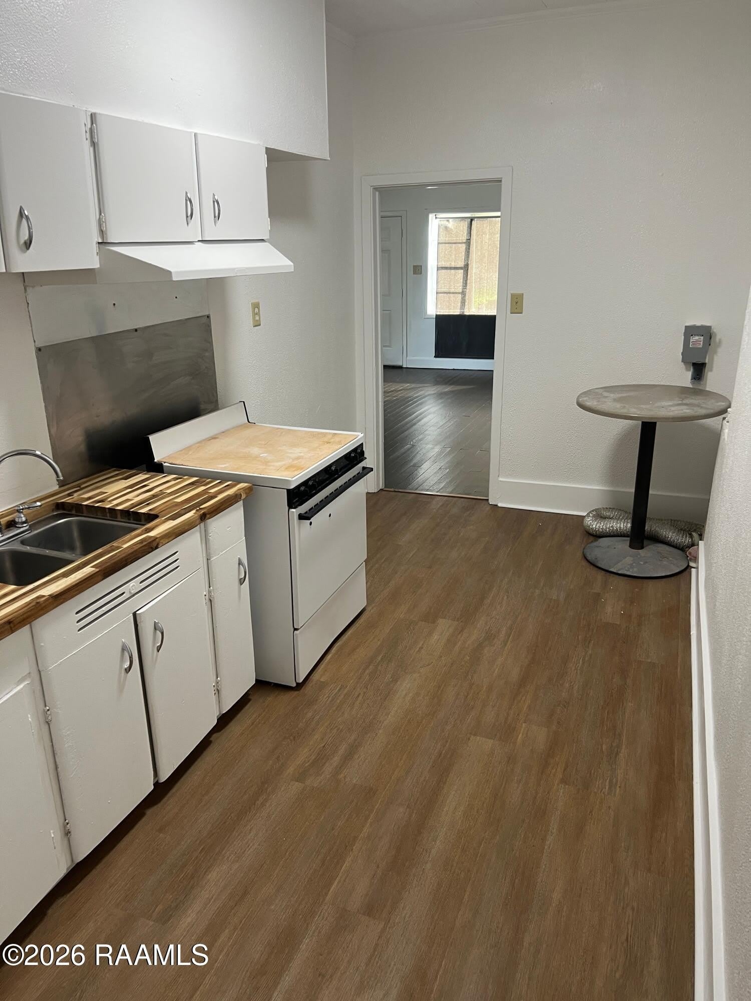 500 Adrienne Street – photo 4