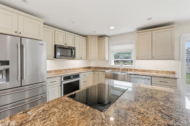 37752 Huron Pointe Drive – photo 3