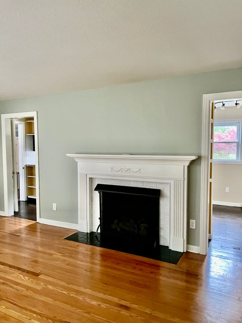 Stunning 3 Bedroom 2 Bath Home In University Heights Springfield A Perfect Blend Of Elegance And Convenience – photo 5