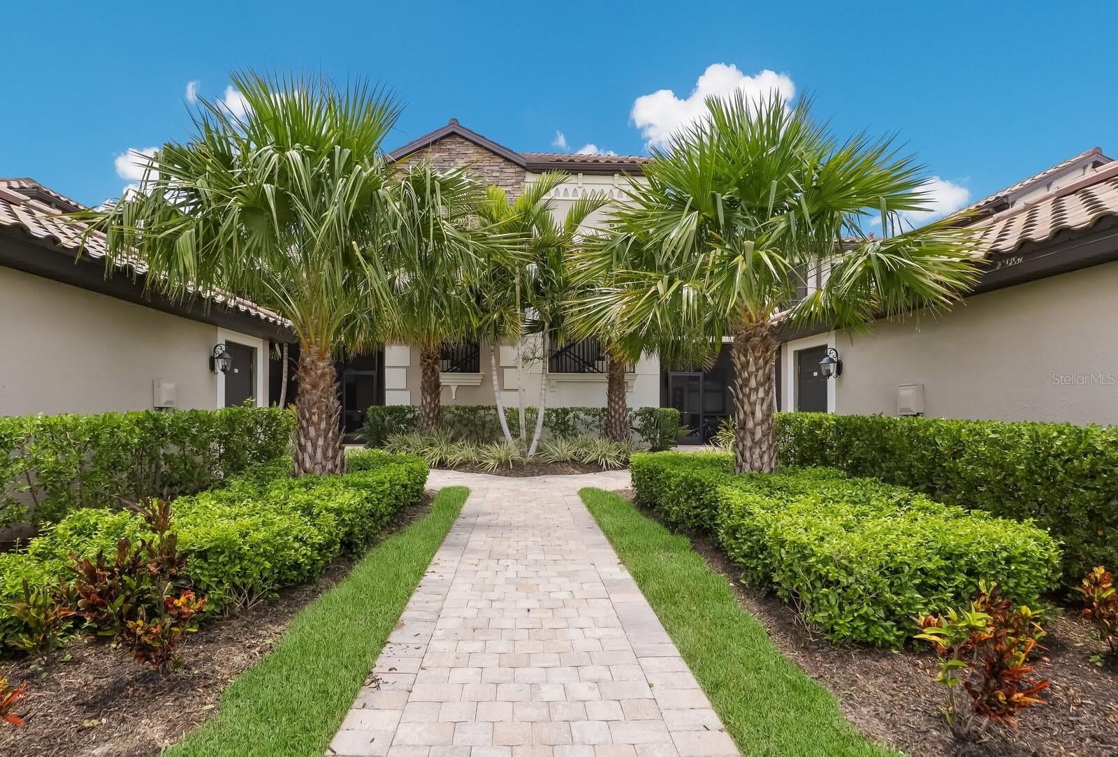 5557 PALMER Circle – photo 1
