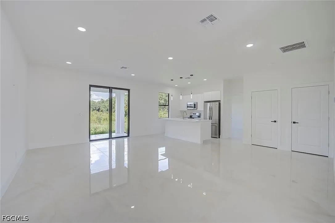 5905 Sunshine Boulevard N – photo 2