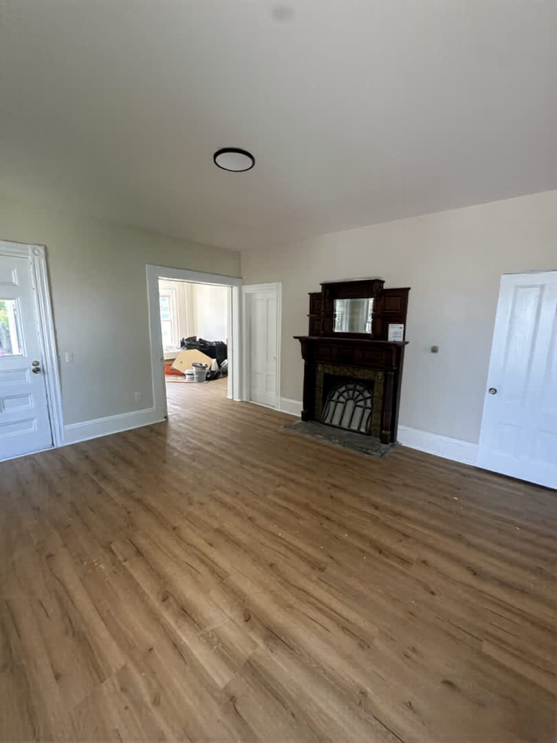 Spacious 2 Bed/ 1 Bath Apartment in East Greenwich! – photo 2