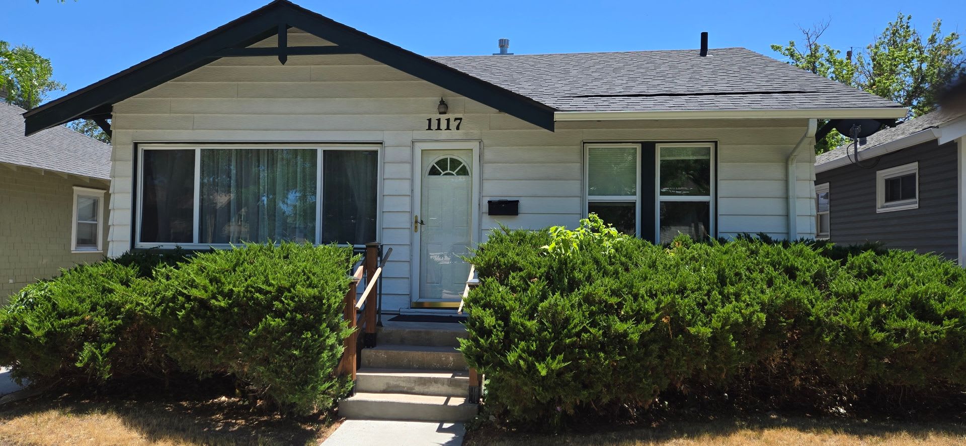 3 Bedroom 2 Bathroom Home Near FE Warren & Frontier Park – photo 1