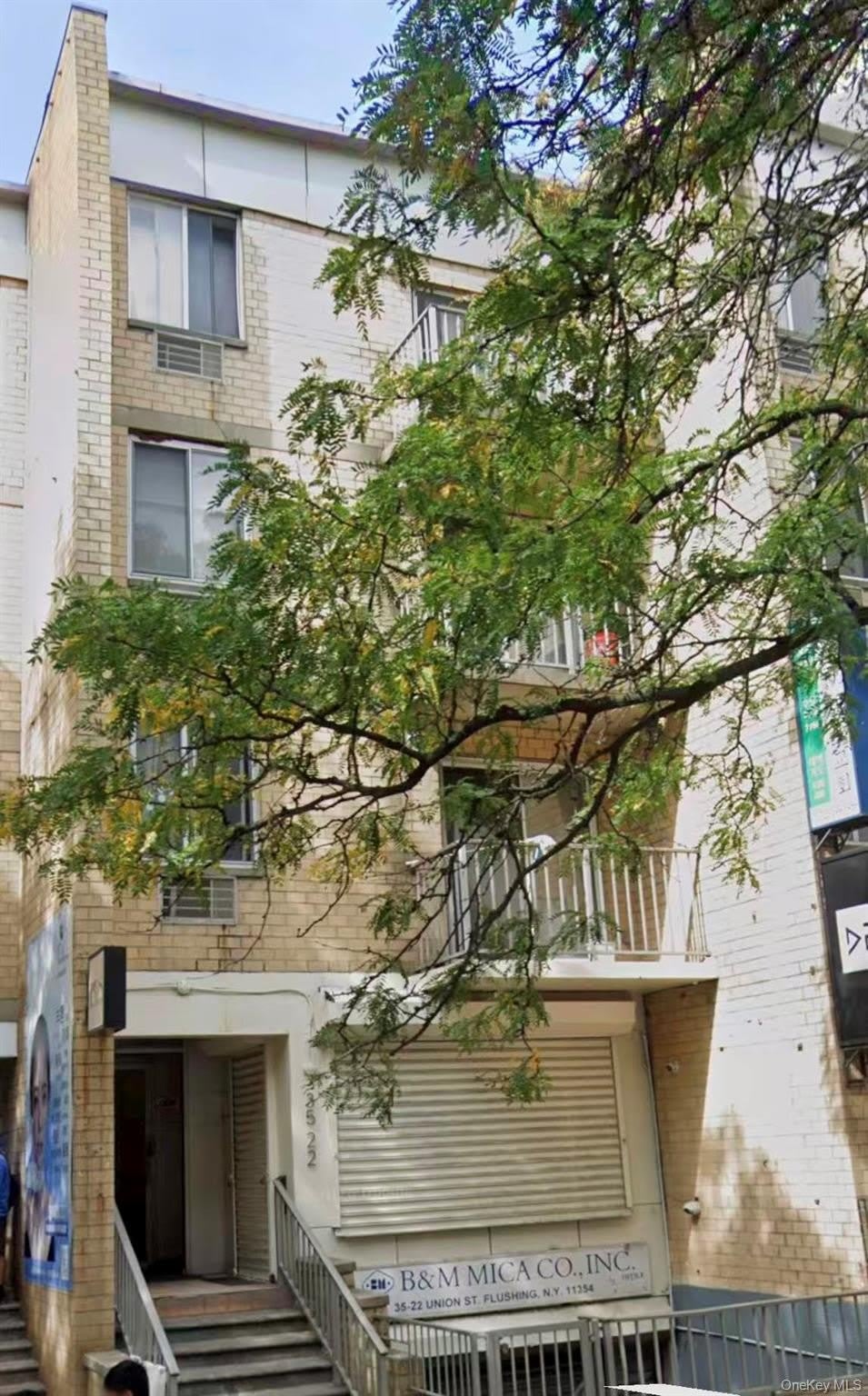 35-20 Union St – photo 1
