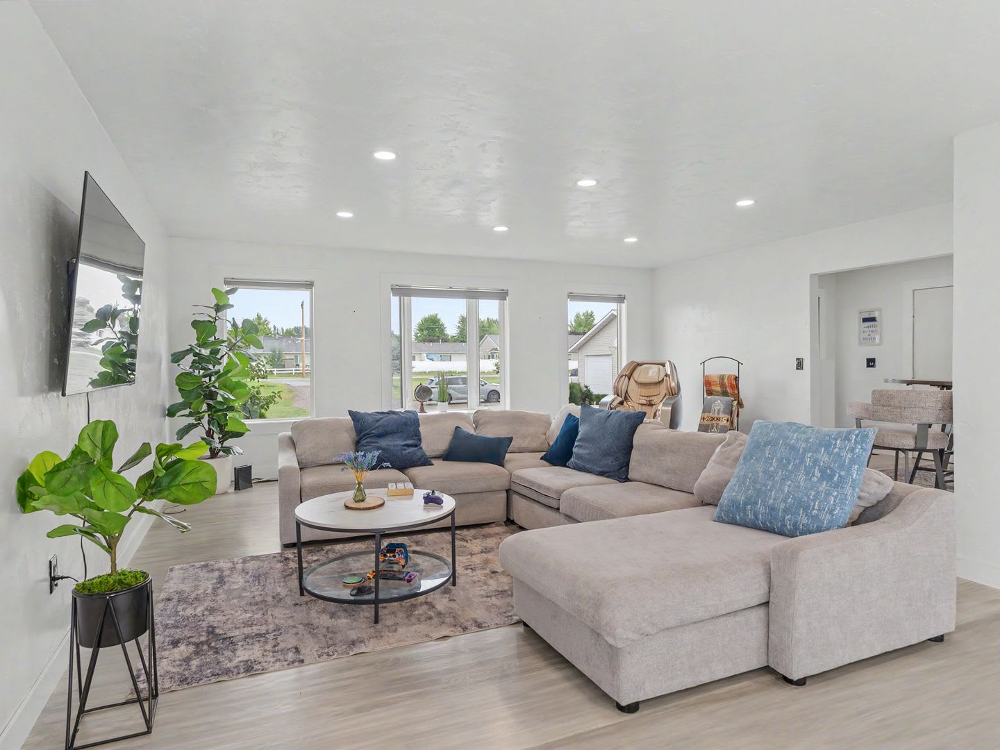 Spacious Furnished Home with Mountain Views and Room to Enjoy – photo 3