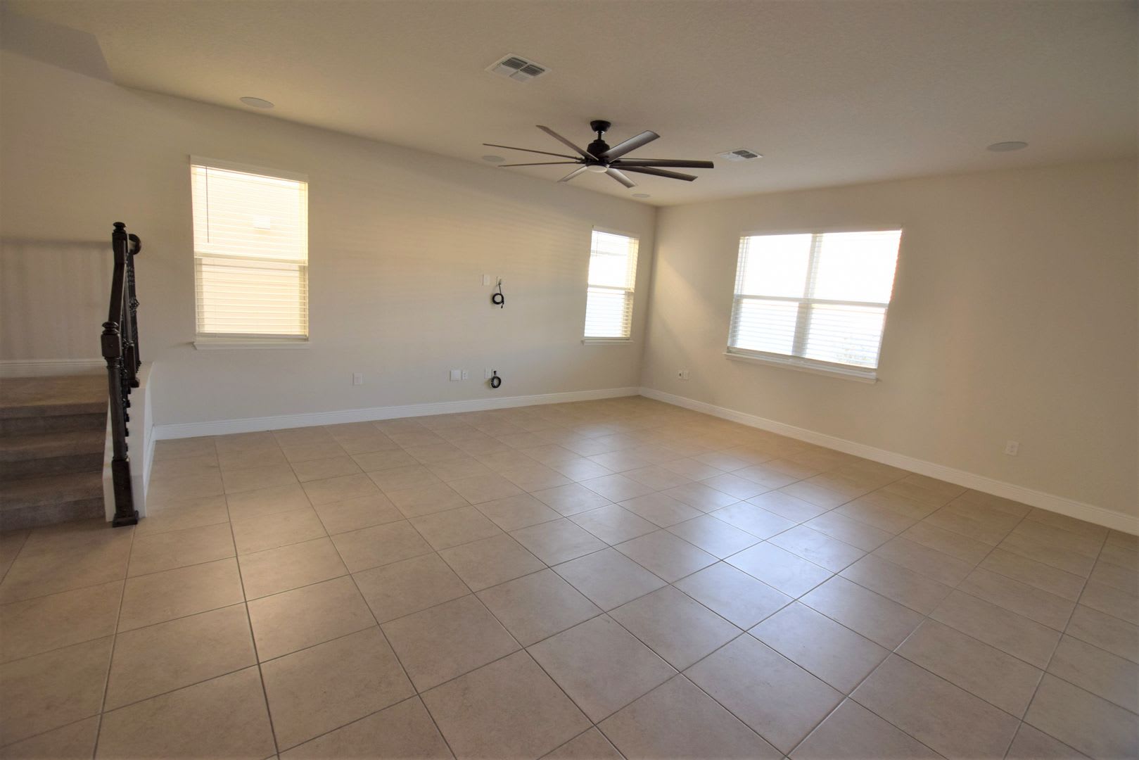 4 bedroom 2.5 baths Single Family Home For Rent at 4358 Silver Creek Street Kissimmee, FL 34744 – photo 5