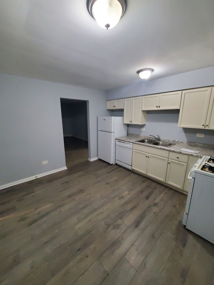 1034 E Division St – photo 4