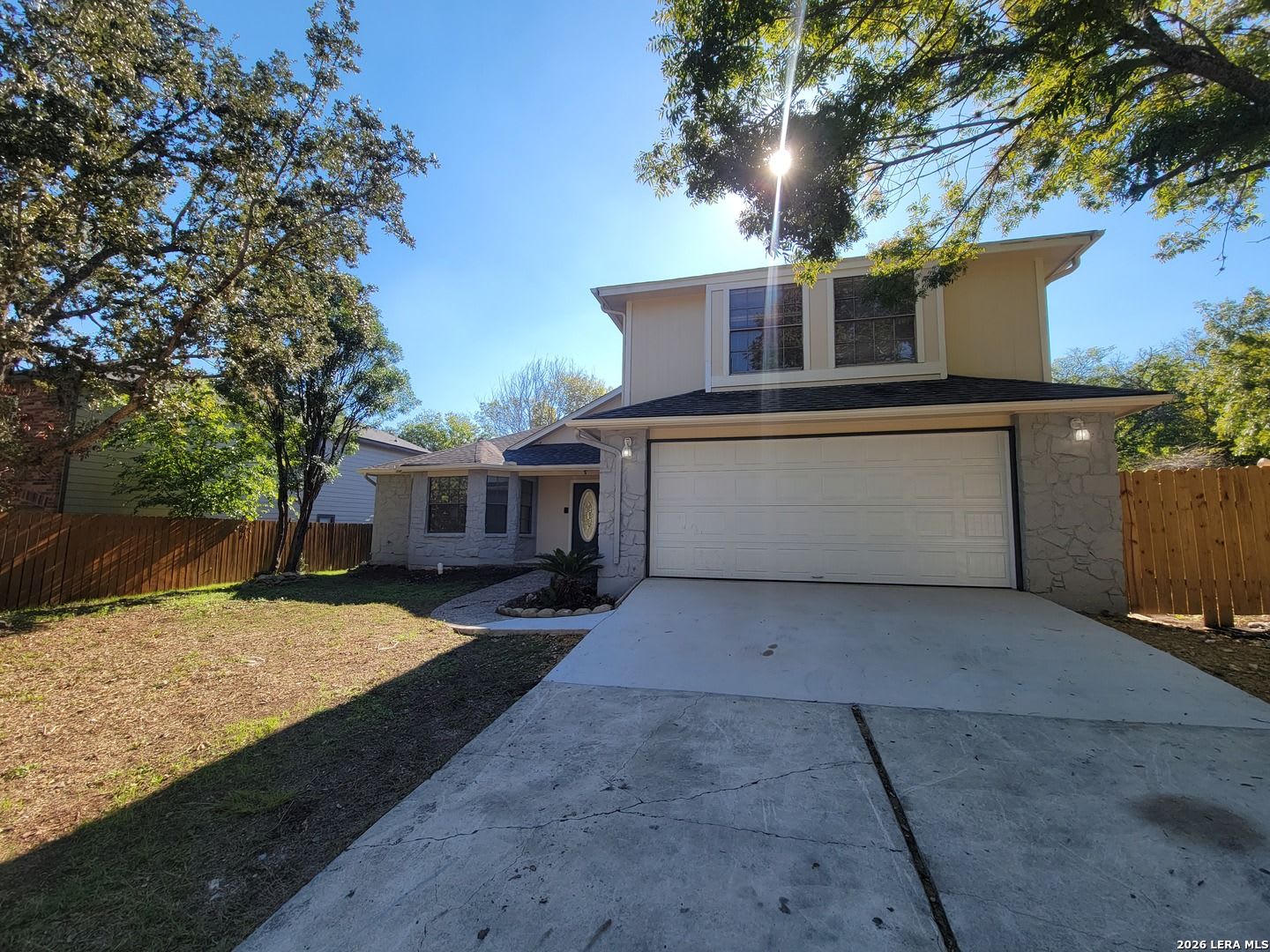 Over 2 600 Square Feet Of Comfortable Living Space With An Open Floor Plan – photo 1