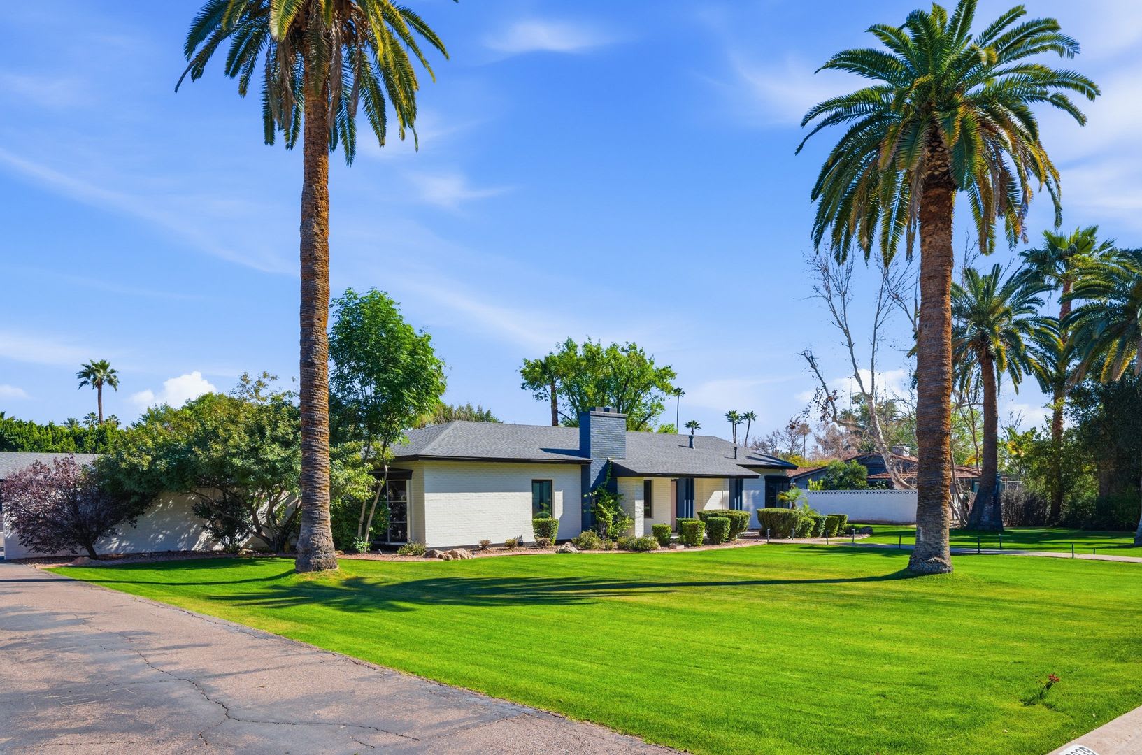 FULLY FURNISHED EXECUTIVE PHOENIX COUNTRY CLUB HOME IN GATED COMMUNITY – photo 4