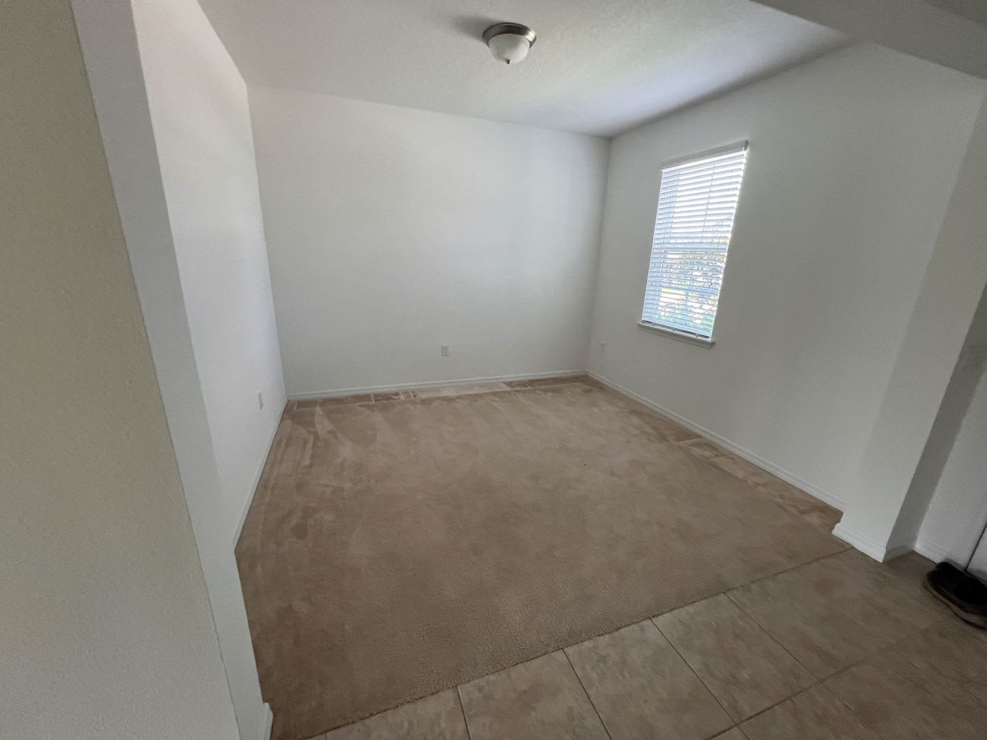 Spacious 4 bedroom, 2.5 bathroom house, no rear neighbors – photo 3