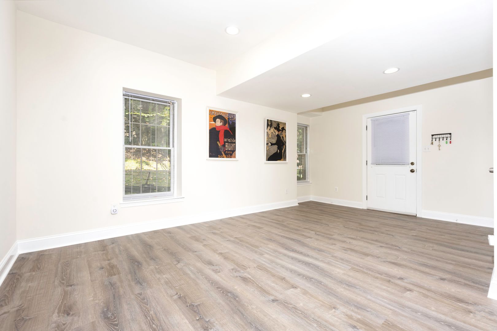 Beautiful and Spacious Lower Level Unit, Separate Entrance, Util. Included-Potomac, MD – photo 3